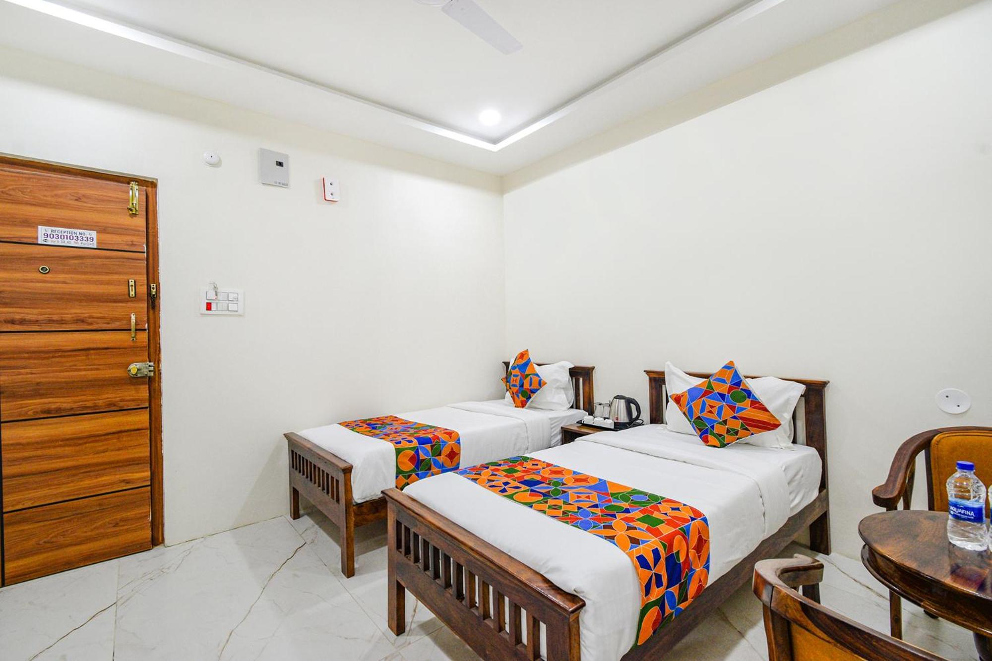 Fabhotel Ssr Ikon Suites - Nr Hyderabad Central University, Kondapur Exteriör bild