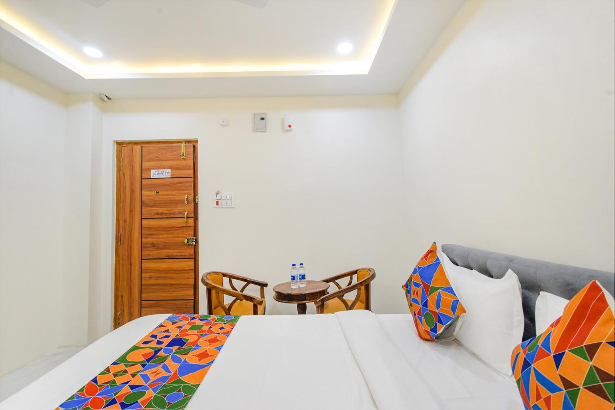 Fabhotel Ssr Ikon Suites - Nr Hyderabad Central University, Kondapur Exteriör bild