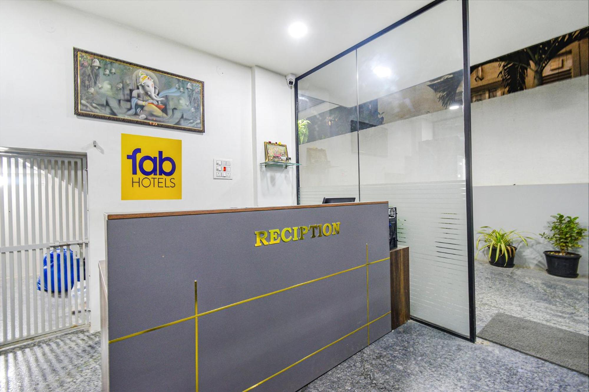 Fabhotel Ssr Ikon Suites - Nr Hyderabad Central University, Kondapur Exteriör bild