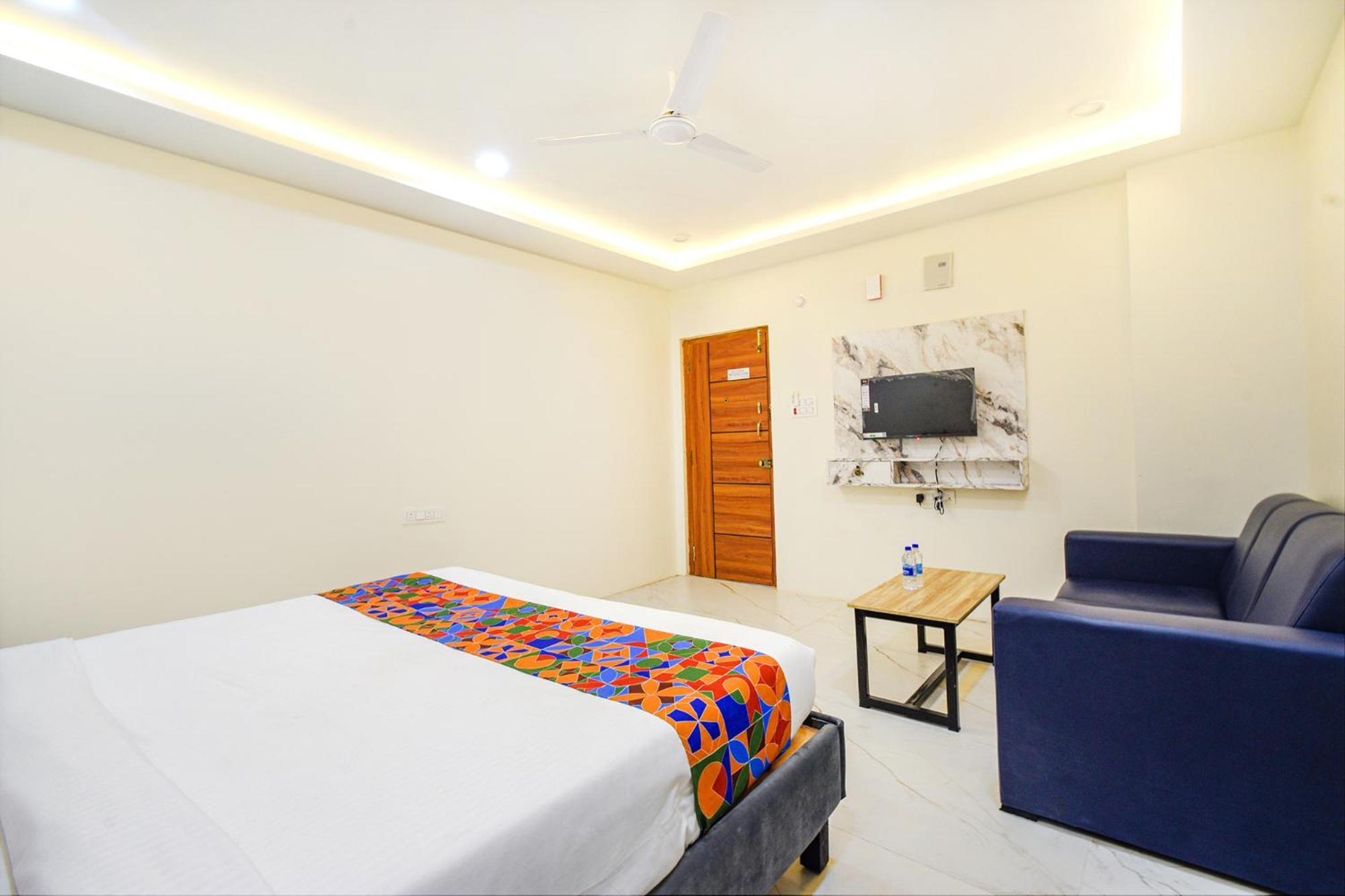 Fabhotel Ssr Ikon Suites - Nr Hyderabad Central University, Kondapur Exteriör bild
