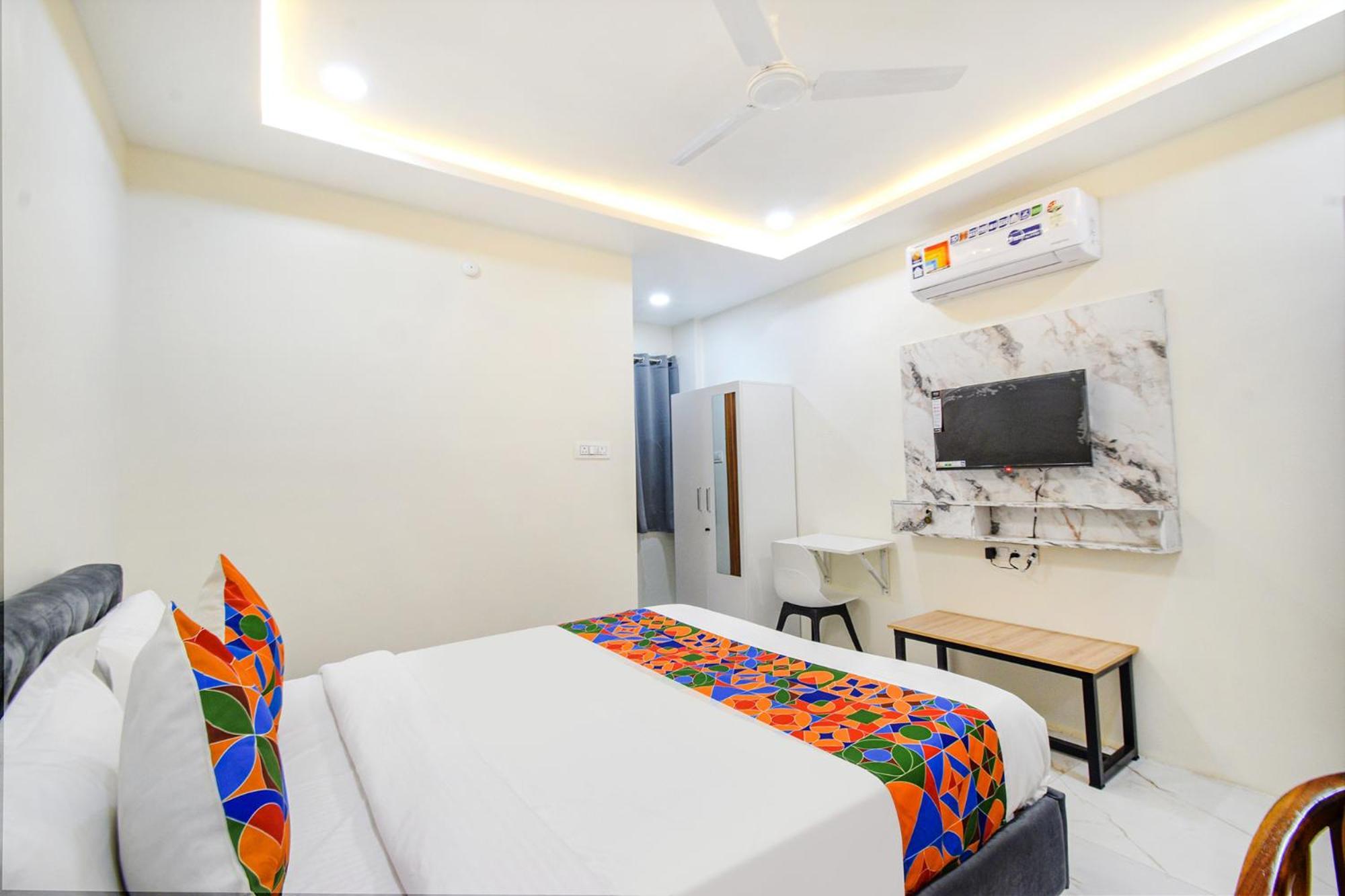 Fabhotel Ssr Ikon Suites - Nr Hyderabad Central University, Kondapur Exteriör bild