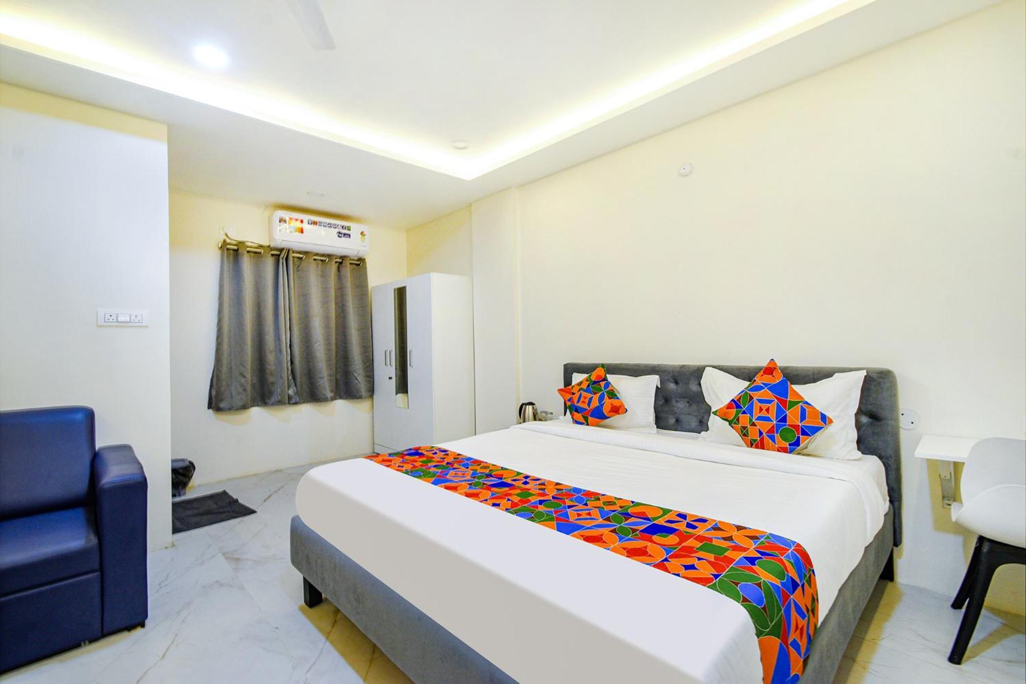 Fabhotel Ssr Ikon Suites - Nr Hyderabad Central University, Kondapur Exteriör bild
