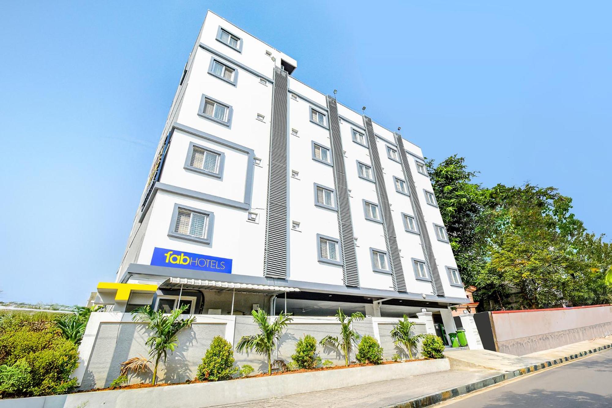 Fabhotel Ssr Ikon Suites - Nr Hyderabad Central University, Kondapur Exteriör bild